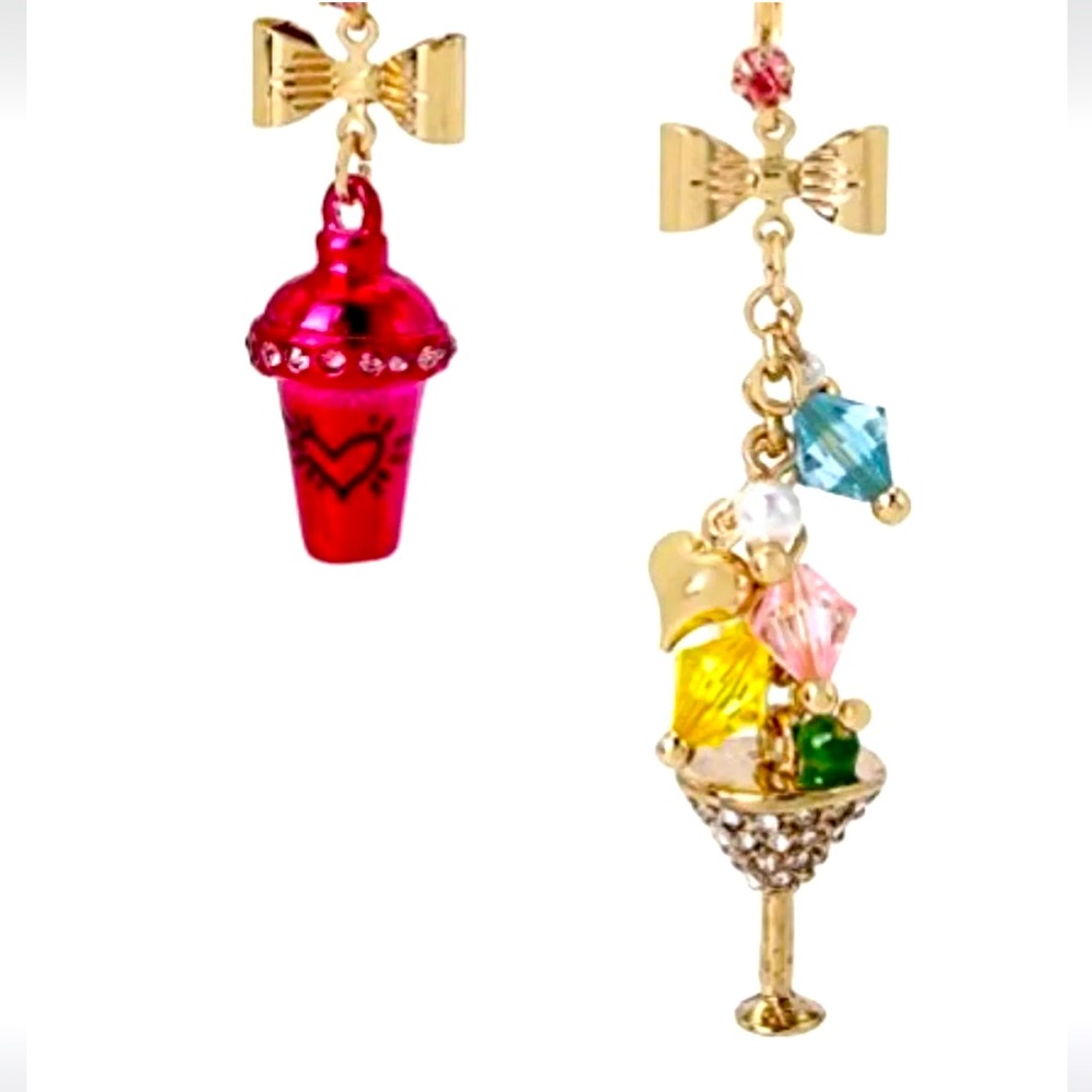 New BETSEY JOHNSON Martini Mismatch Drop Earrings - Picture 9 of 10